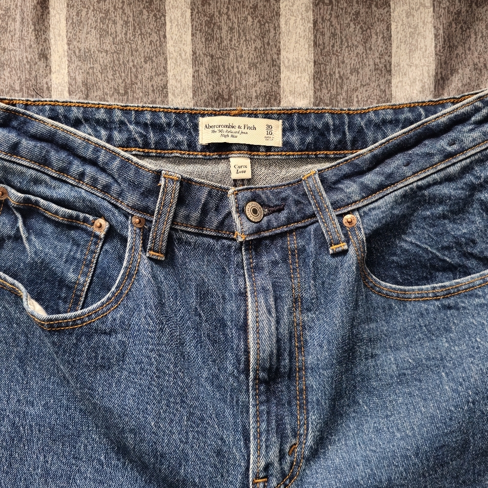 NWOT*Abercrombie Curve Love Size 30/10L Color Dark Denim